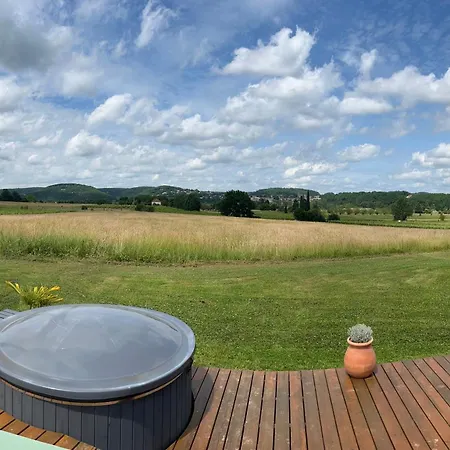 לינה וארוחת בוקר Tonn'o'trip 3*